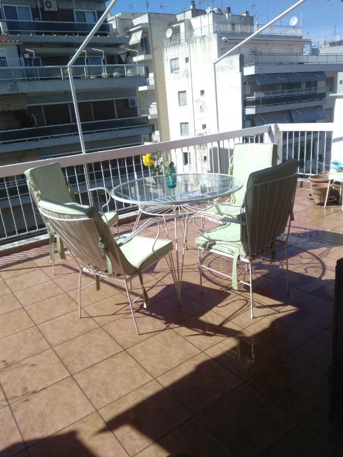 Ferienwohnung Cozy Penthouse Next To Metro Station Thessaloniki Exterior foto